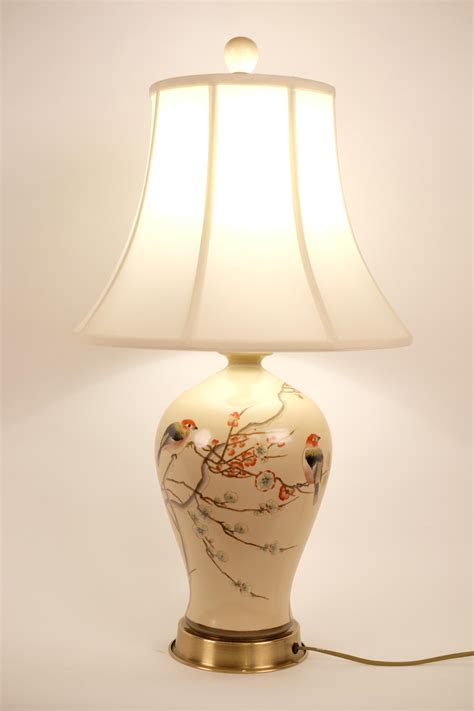 Chinese Porcelain Table Lamp Handpainted Cream Fine Asian Lamps