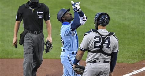 Blue Jays Beat Yankees In Buffalo Move To 10 5 At Sahlen Field