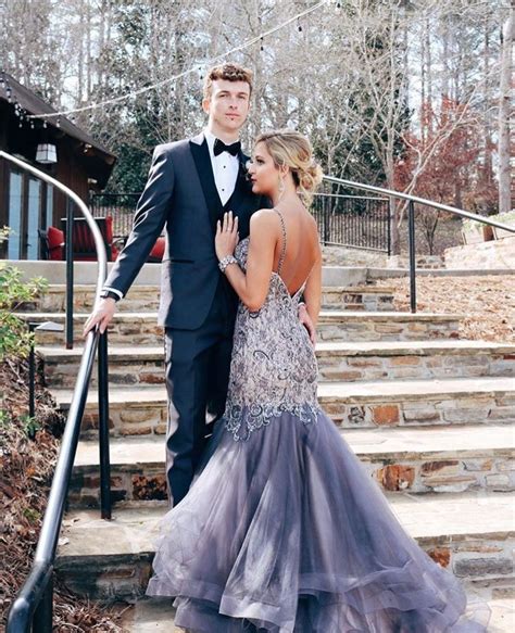 Pinterest Aashlynwiswall Prom Photoshoot Prom Poses Prom Picture Poses
