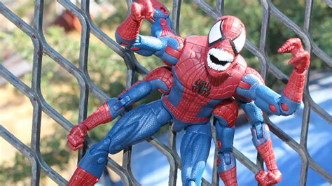 Seri marvel legends seri spider man kali ini dengan tema base kombinasi character dr movie dan komiknya. Reseña: Marvel Legends Spider-Man: Far From Home Wave
