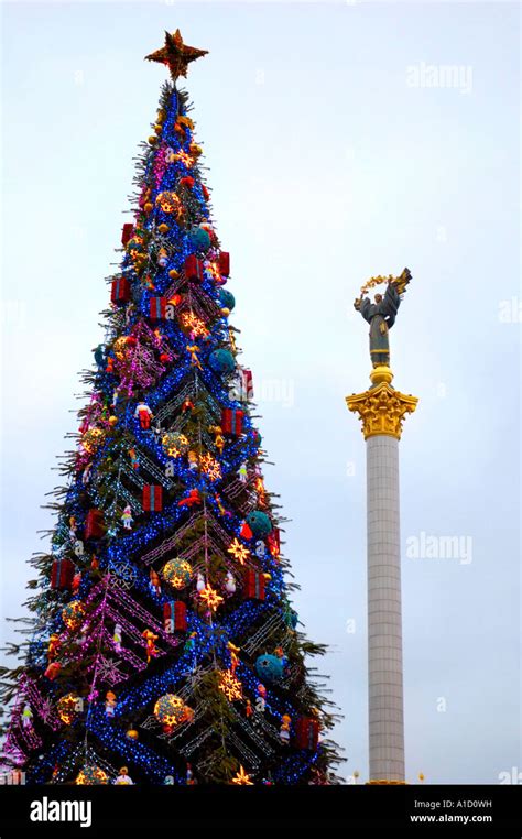 Christmas Tree At Independence Square In Kiev Ukraine Stock Photo Alamy