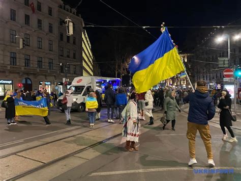 У Відні на марш проти вторгнення рф в Україну вийшли тисячі людей