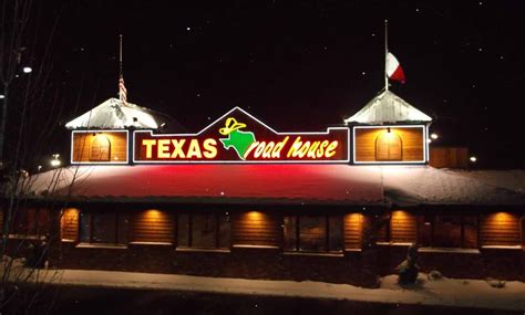 Desserts and beverages include granny's apple classic, strawberry cheese cake, big. 3 Ways Texas Roadhouse Inc Is Beating the Restaurant ...