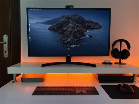 A gaming monitor is the linchpin of this gamer-friendly setup [Setups ...