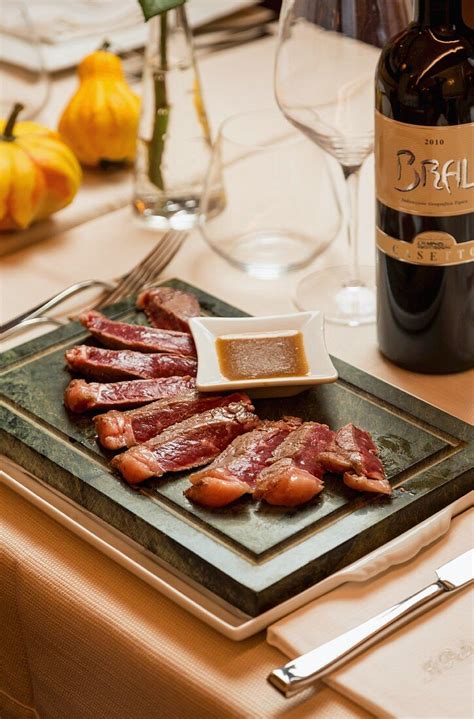 Tagliata vom Chianina- Rind im Restaurant Bilder kaufen 11430984