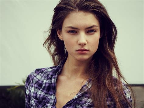Vika Levina Russian Slim Brunette Model Girl Wallpaper 002 1400x1050