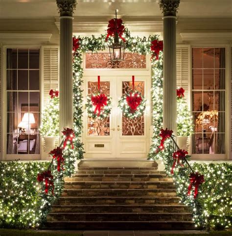 20 Best Christmas Door And Window Lighting Decorating Ideas 2020
