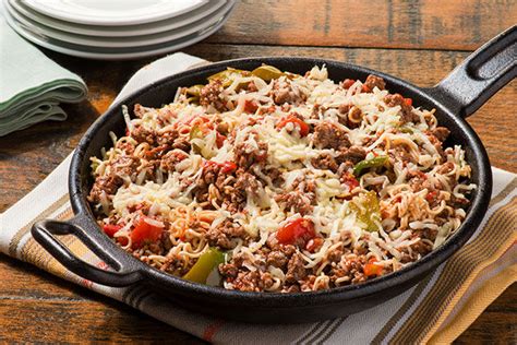 Leave for 30 seconds, then untangle the noodles, then toss through the beef. Saucy Beef-Noodle Skillet Recipe - Kraft Canada