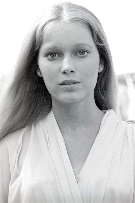 20 Stunning Black And White Portraits Of A Very Young Mia Farrow From