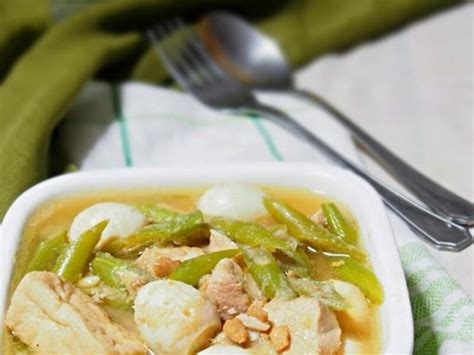 Resep lontong sayur padang gulai tauco sajian hari lebaran. Cek 10 Makanan Khas Padang yang Terpopuler di Indonesia