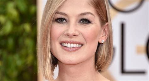 Amazon Revealed A Brief First Look At Rosamund Pike In ‘the Wheel Of Time’ Series Gonetrending