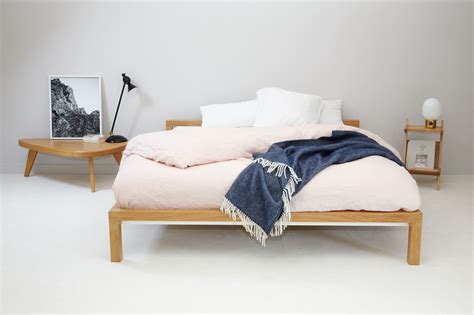 Eiche als ideales material natürlichkeit, eine helle, beruhigende atmosphäre und ein behagliches gefühl: Pure Bett Eiche 180 x 200 cm Hans Hansen - einrichten ...