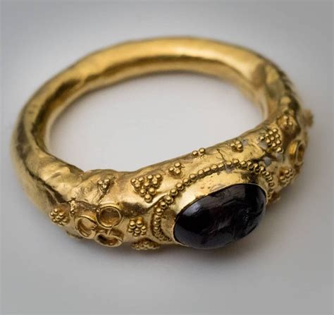 Ancient Roman Garnet Intaglio Gold Ring For Sale At 1stdibs Ancient