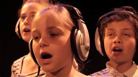 LE VENT DANS LES VOILES Les Enfantastiques Chorale - YouTube