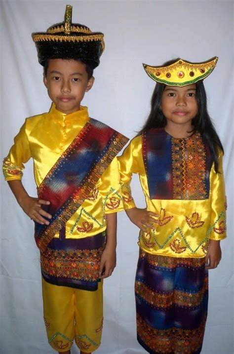 Salah satu hal yang menonjol di mata dunia adalah pakaian adat. KST-005 Pakaian Adat Nusa Tenggara Timur Rp 140.000 - NamaBlog
