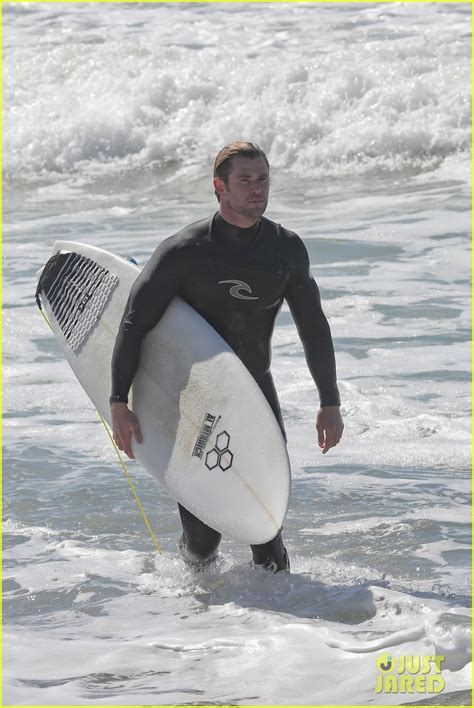 Chris Hemsworths Muscles Bulge Out Of His Tight Wetsuit Photo 3068888 Chris Hemsworth Photos