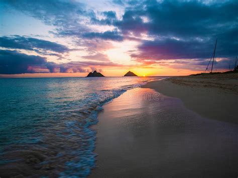 Hawaiian Sunrise At Lanikai Beach Stock Image Image Of Pacific Dawn