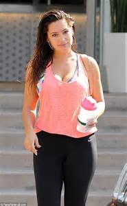 Kelly Brook Puts On Busty Display In A Pink Vest And Lycra Leggings Daily Mail Online