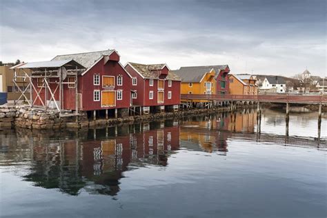These Unique Wooden Cottages In Norway Wooden Cottage Waterfront