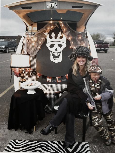This year halloween is different. The Yellow Cape Cod: Show Me Your Trunk~Halloween Trunk-or ...