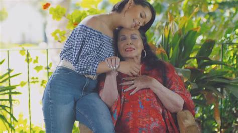 Ángela Aguilar se despide de su abuela Flor Silvestre con emotivas