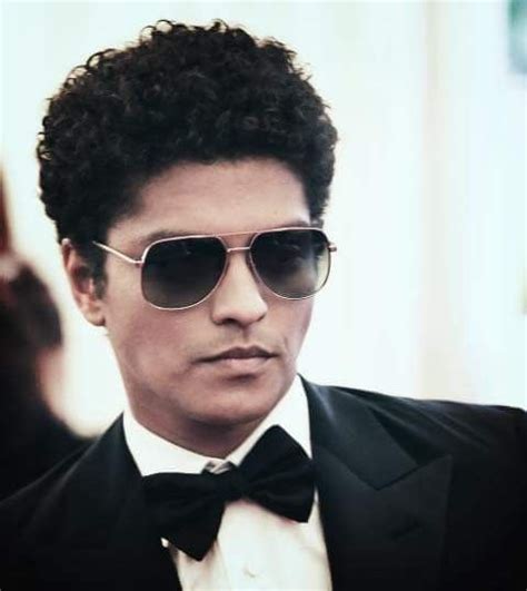 Pin By Gillian Vickers On Bruno Mars Award Shows Square Sunglasses