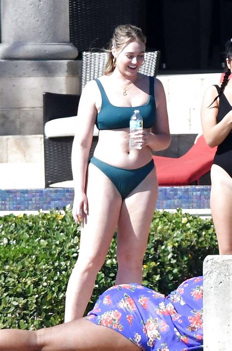 Iskra Lawrence In Bikini 14 Imagens