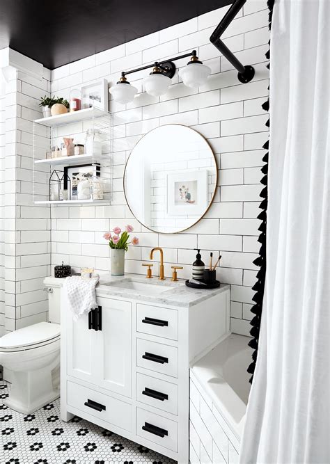 32 Beautiful Black And White Bathroom Ideas
