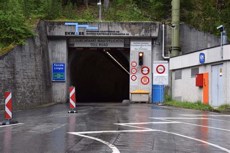 Sein beifahrer hatte jedoch starke gesundheitliche probleme und so sprach er die dort im. Munt la Schera-Tunnel | Die Weltenbummler
