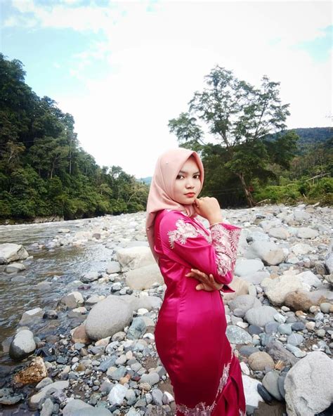 Muslim Girls Kebaya Satin Dresses Asian Beauty Hijab High Neck