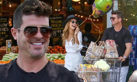 Robin Thicke And Girlfriend April Geary Share A Big Laugh Out Grocery