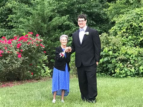 Grandson Takes Grandma To Prom After Finding Out Shes Terminally Ill