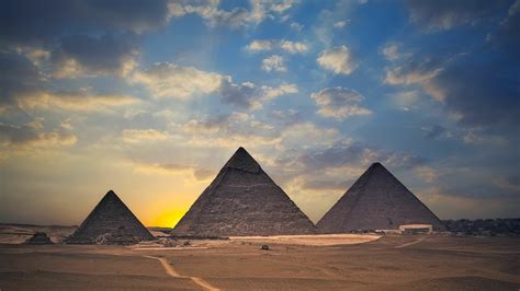 Download The Great Pyramids Of Giza Hd Wallpaper For 4k 3840 X 2160