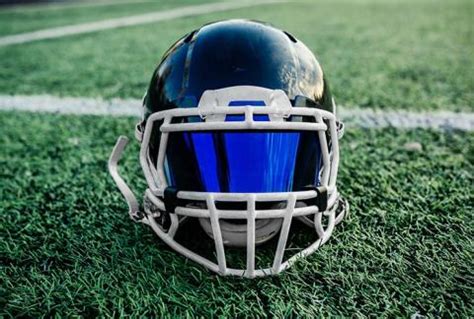 Football players are notorious for getting concussions. Will Position-Specific Football Helmets Reduce NFL ...