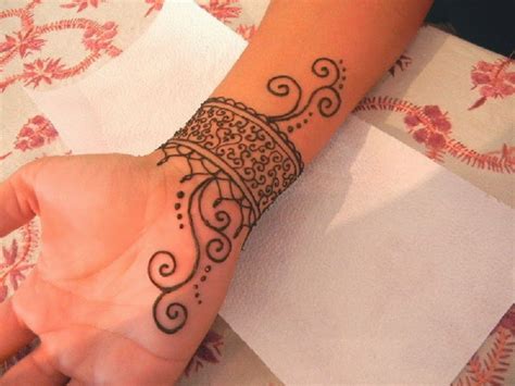 Vines and leaves, common choices for wedding henna tattoos, are symbolic of devotion and vitality. Simple Henna Tattoo Designs For Wrist