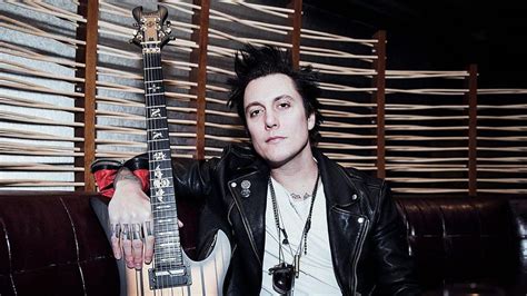 Synyster Gates Talks The Synyster Gates School With Inc Synyster Gates