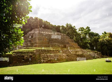 Jaguar Temple Lamanai Belize In The Sunshine Stock Photo Alamy