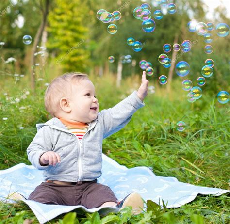 Boy Sitting On Green Grass Outdor Playing With Soap Bubbles — Stock