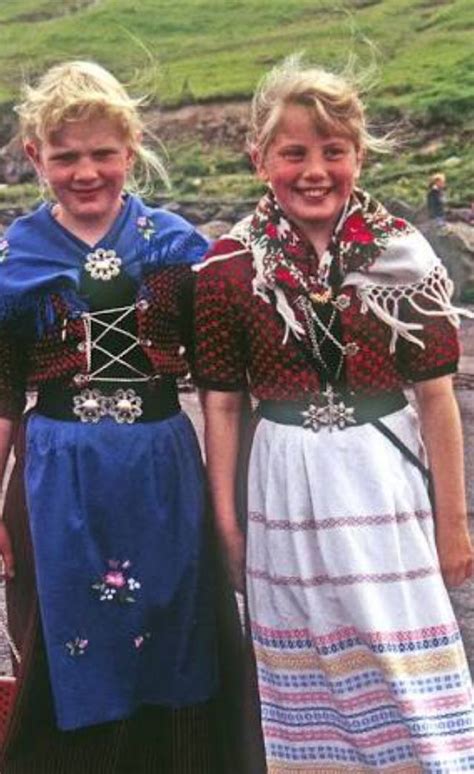 Pin By Vøn Ruįslip 🐾⚓️🥀 On Scandanavīå Traditional Outfits Native