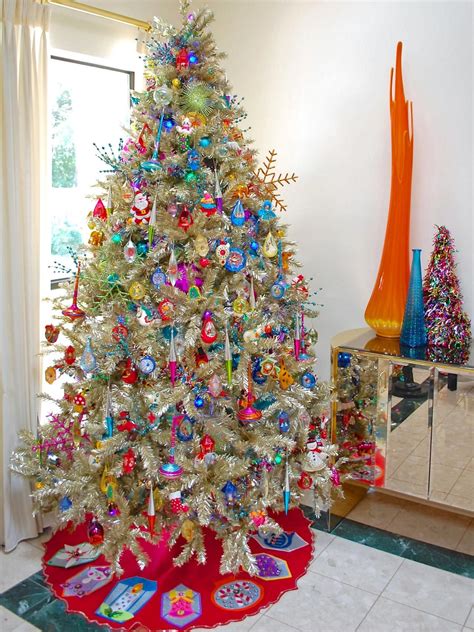10 Totally Outrageous Retro Christmas Trees Christmas Tree Themes