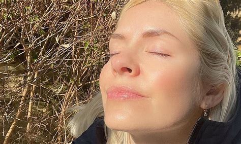 Holly Willoughby Looks Radiant As She Goes Makeup Free For Sunny Selfie