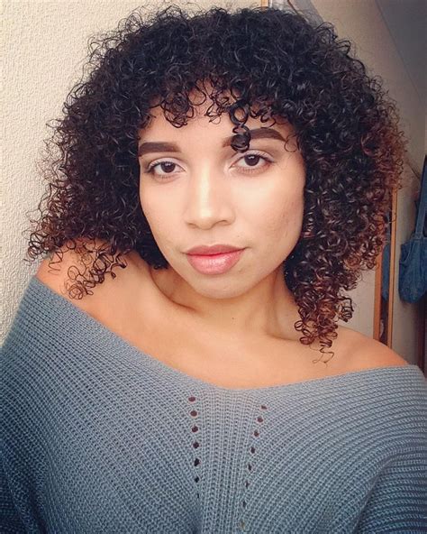 45 Pictures Of Curly Haired Women Who Will Make You Embrace Their Waves