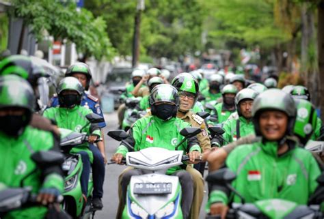 Pesan Khusus Lewat Aplikasi Danny Pomanto Diantar Pakai Motor Listrik