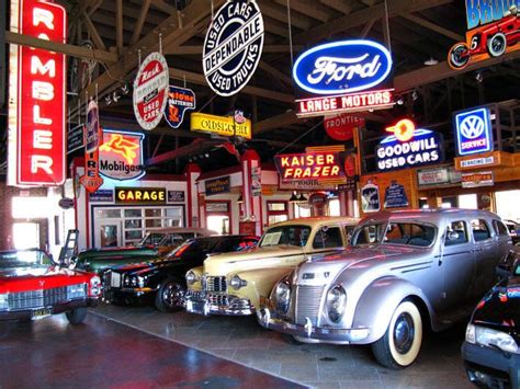 Classic Car Garage Classic Cars Retro Wallpaper Garages Used Cars Vintage Cars Barn