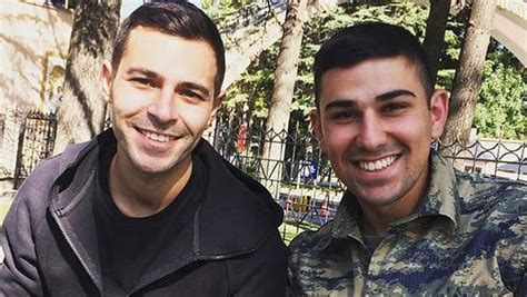 Henüz 22 yaşındayken kendinden yaşça büyük (o yıl 34 yaşındaydı). İsmi "soyadı" ve çapkınıkları nedeniyle anılan Hakan ...