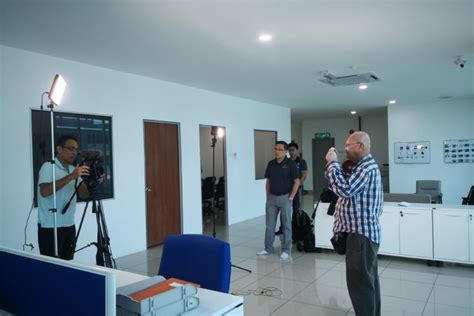 Was incorporated in the year 1979. CGTN (China Global Television Network) Reporter and Crew ...