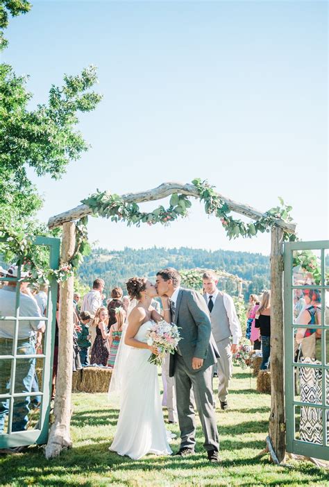 Wedding Arch Ideas 7 Most Beautiful Styles For Your Ceremony