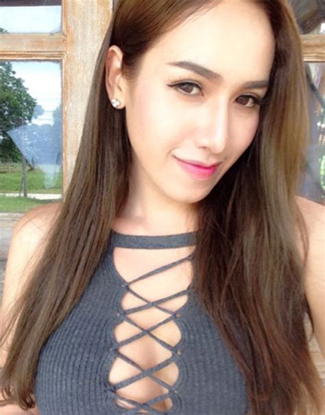 Sốc Vì Hot Girl Thái Lan Lộ ảnh Quá Khứ Trước Chuyển Giới