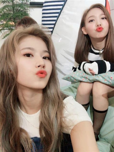 Twice Nayeon Sana Instagram Twicetagram Happynayeonday Nayeon