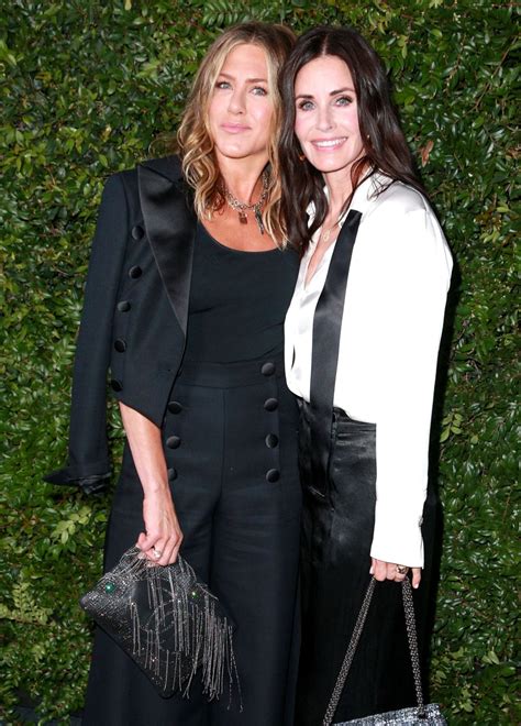 Jennifer Aniston Courteney Cox Red Carpet Moments Together Pics